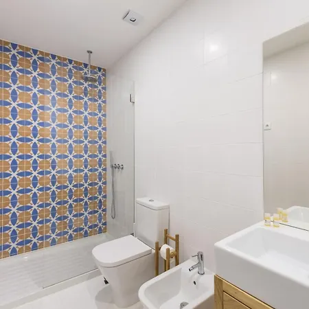 Guestready - Mezuzah Yellow * Porto