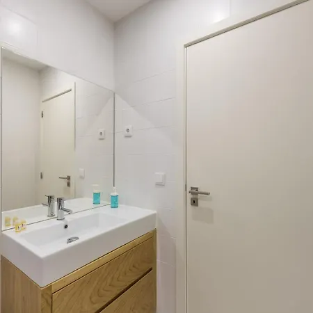 Guestready - Mezuzah Yellow